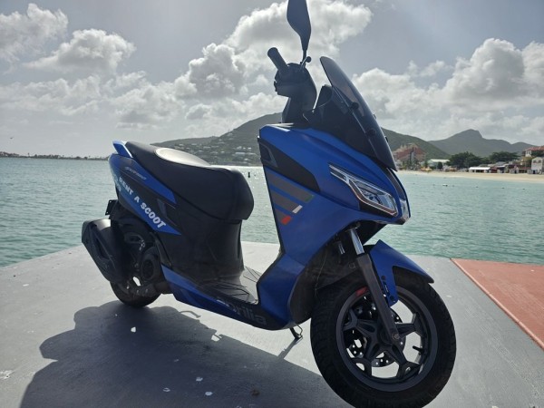 Rent an Aprilia SXR 160CC Scooter in Sint Maarten – Your Perfect Ride for Exploring the Island!